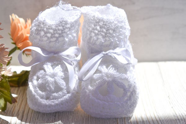 White Handknit Loose Knit Baby Footies 0-3 Months Newborns Mexican Knit Babies