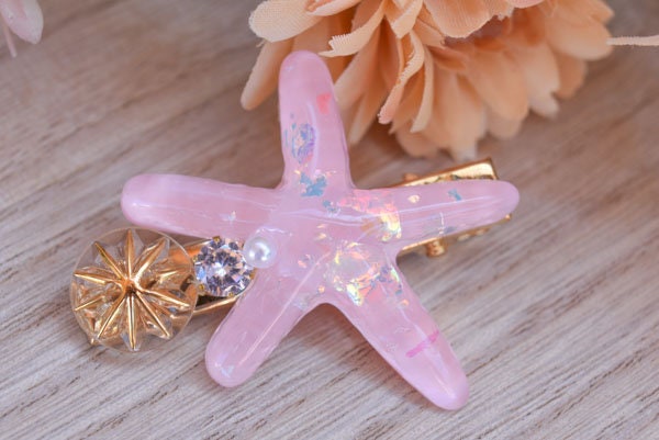 Small Pink Iridescent Flakes Resin Starfish & Rhinestone Gold Color Metal Girls Women Cute Barrette Hair Clip Hair Accessory