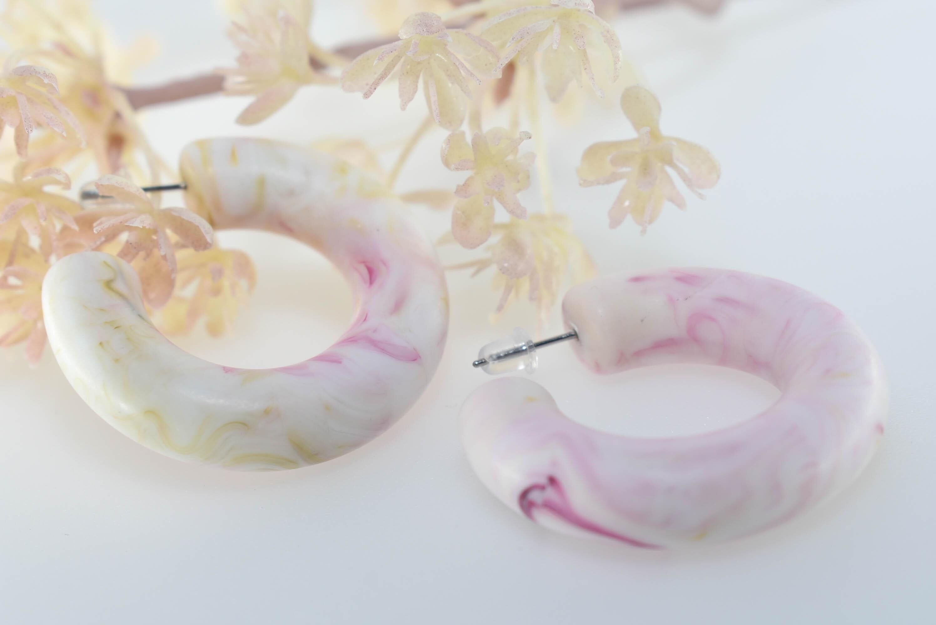 White Marbled Color Bohemian Retro Lightweight Lucite 1.5" Semi Chunky Hoop Earrings Womans Gift Dress Night Out