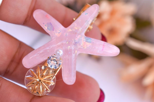 Small Pink Iridescent Flakes Resin Starfish & Rhinestone Gold Color Metal Girls Women Cute Barrette Hair Clip Hair Accessory