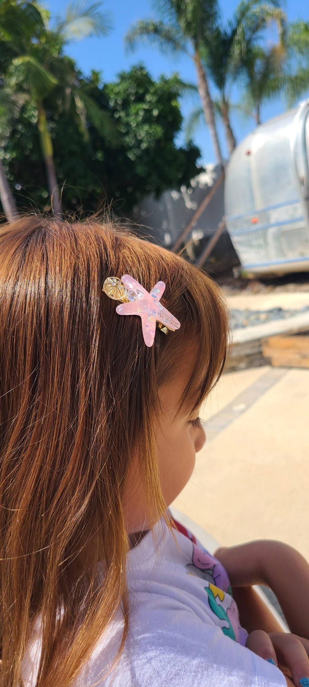 Small Pink Iridescent Flakes Resin Starfish & Rhinestone Gold Color Metal Girls Women Cute Barrette Hair Clip Hair Accessory