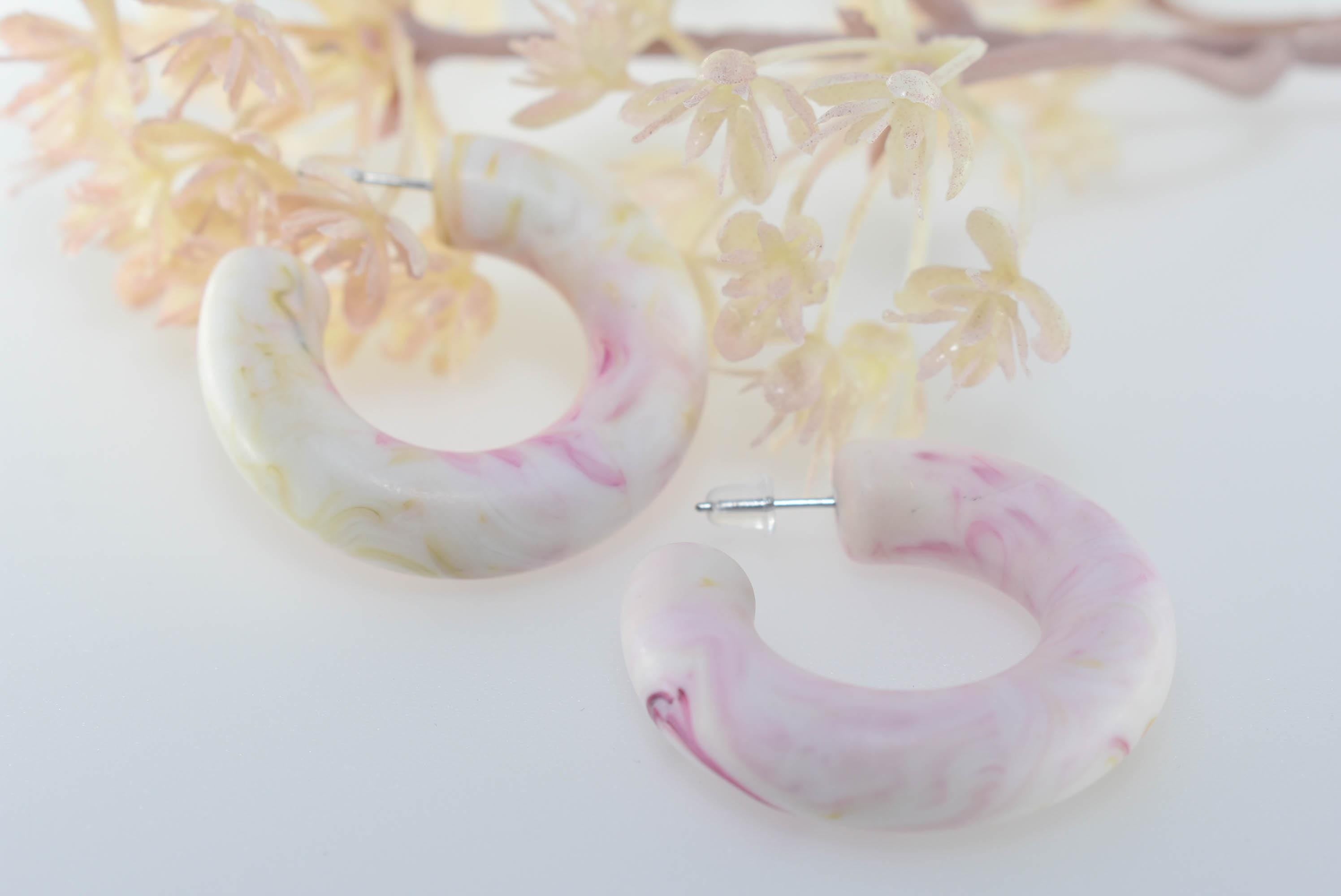White Marbled Color Bohemian Retro Lightweight Lucite 1.5" Semi Chunky Hoop Earrings Womans Gift Dress Night Out