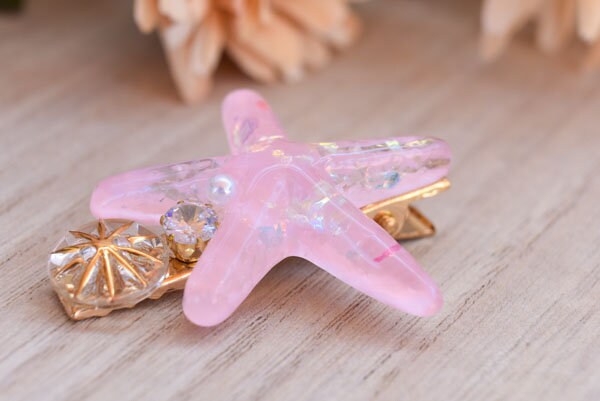 Small Pink Iridescent Flakes Resin Starfish & Rhinestone Gold Color Metal Girls Women Cute Barrette Hair Clip Hair Accessory