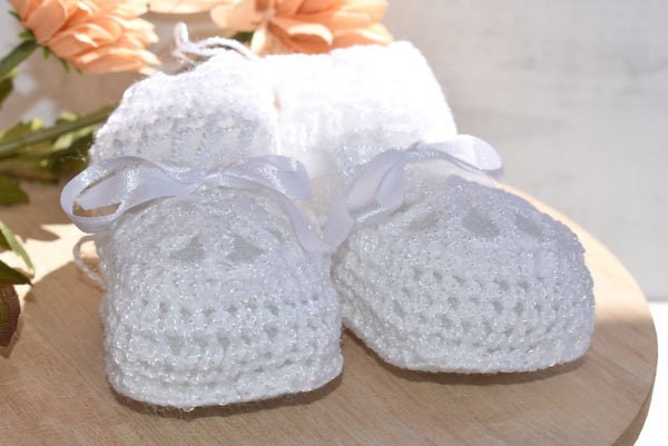 White Handknit Loose Knit Baby Footies 0-3 Months Newborns Mexican Knit Babies